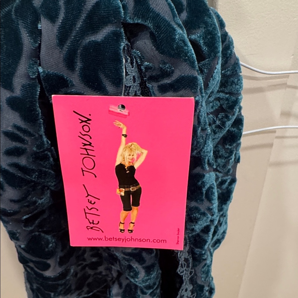 Stunning brand new Betsy Johnson teal velvet and lace burnout winter scarf